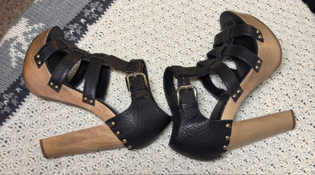 EUC Dolce & Gabbana Strappy Sandals