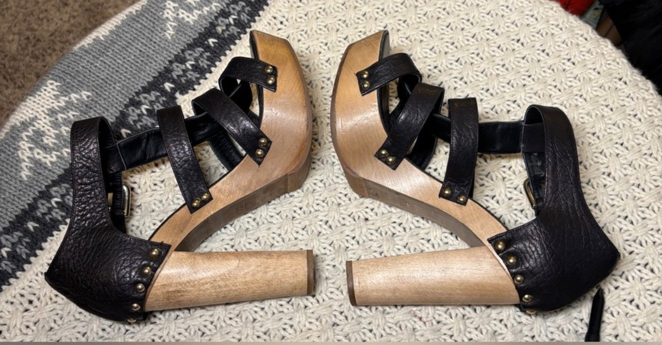 EUC Dolce & Gabbana Strappy Sandals