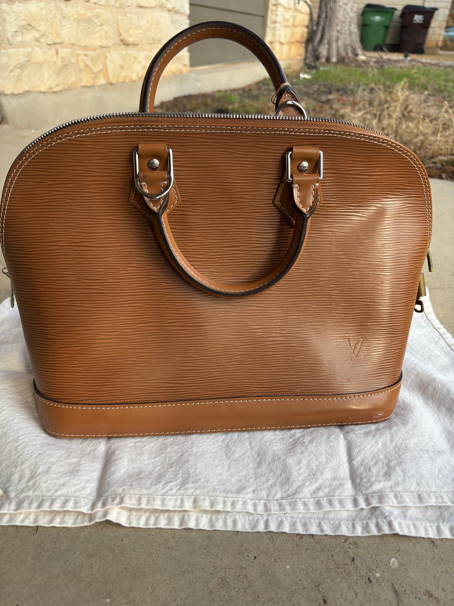Louis Vuitton Alma Handbag in Tan Epi Leather